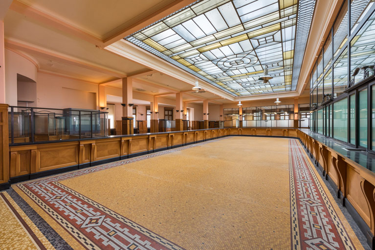 Rez-de-chaussée, hall du public.