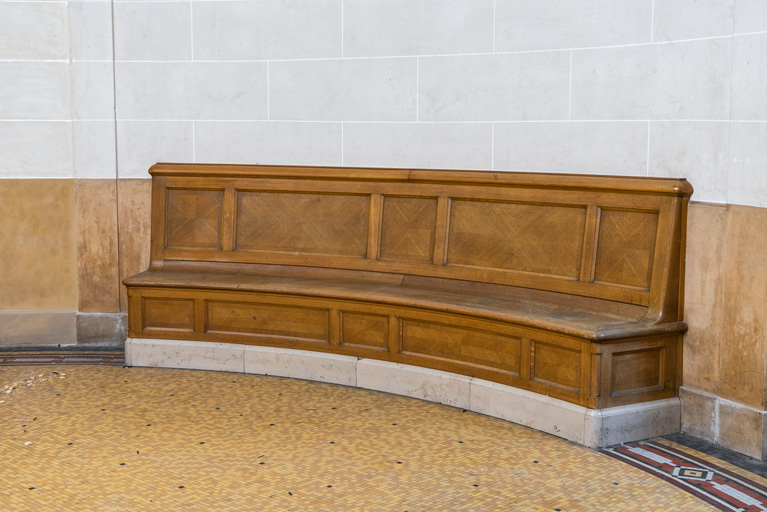 Vestibule du public, banc.