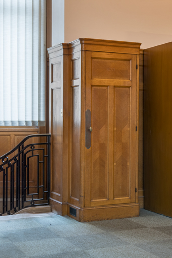 Hall du public, armoire à un corps.