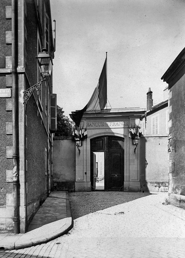 Porte d'accès à la cour (vers 1910-1920).