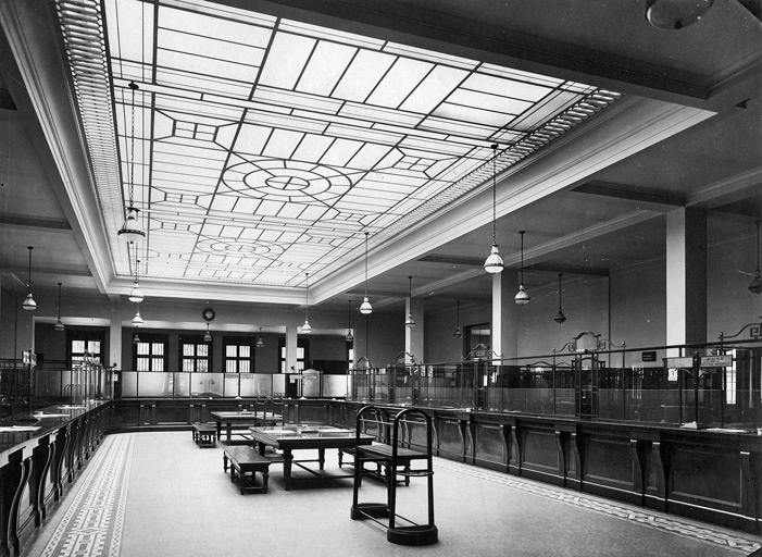 Hall du public, vue avec le mobilier (milieu du 20e siècle).