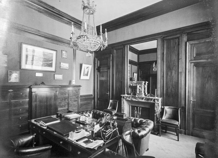 Bureau du directeur, vue avec le mobilier d'origine (milieu du 20e siècle).
