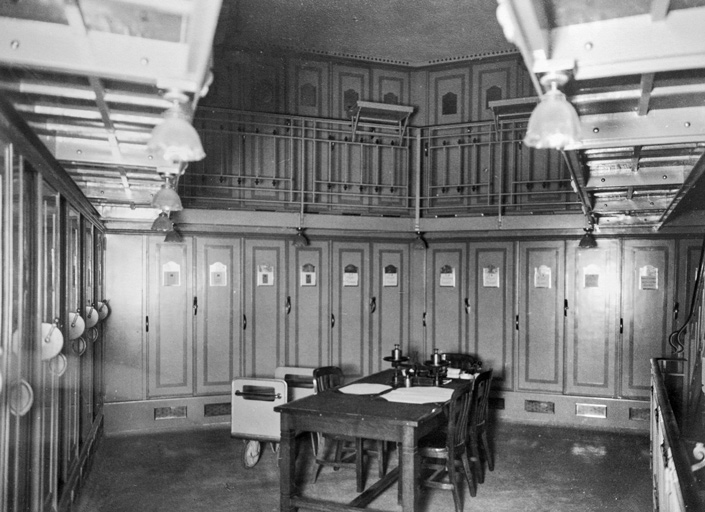 Caisse auxiliaire, vue avec le mobilier (milieu du 20e siècle).