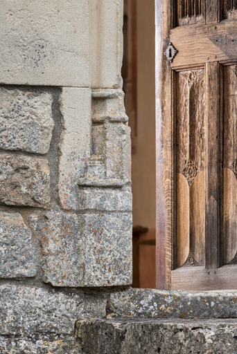 Piédroit, détail de la partie inférieure, gauche.