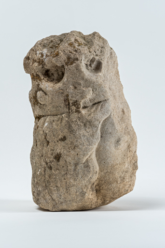 Statue (fragment) : tête de femme couronnée (Vierge à l'Enfant ?)