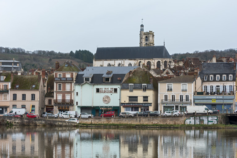 Joigny, 10 quai du Maréchal Leclerc : ancien cinéma Au Duc de Bourgogne.