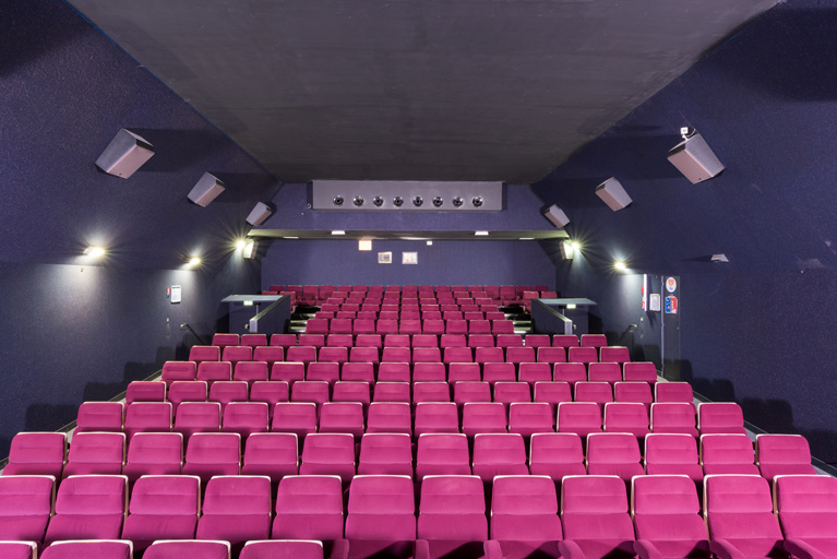 Salle 2 : la salle vue de l'écran.