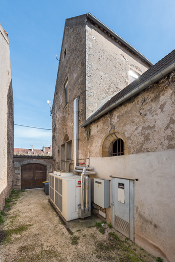 Façade postérieure, vue en enfilade.