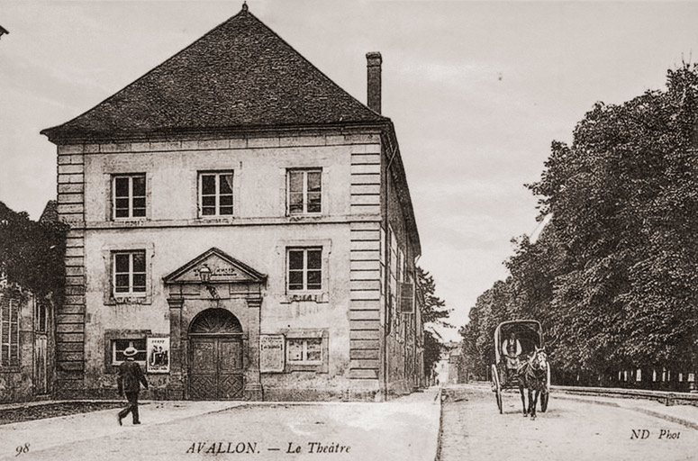 Avallon. - Le théâtre. S.d. [1er quart 20e siècle, avant 1910].