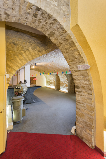Cave voûtée servant de foyer.