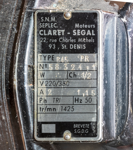 Plaque signalétique sur le moteur Claret-Segal.