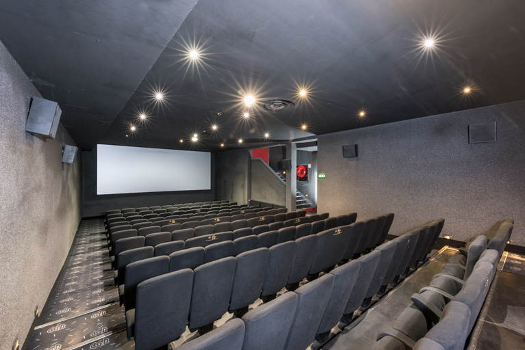 Salle 3, vue vers l'écran.