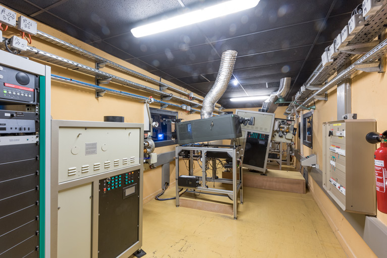 Cabine de projectionniste (projecteurs des salles 5 et 6).