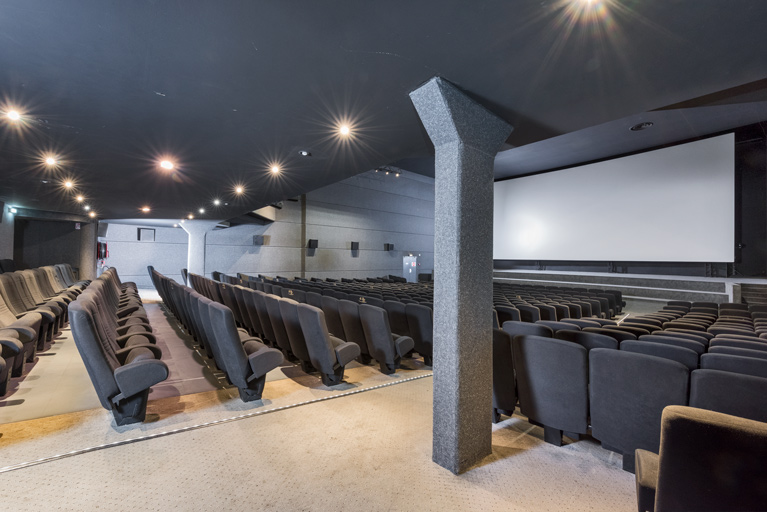 Salle 1, depuis l'espace sous le balcon.