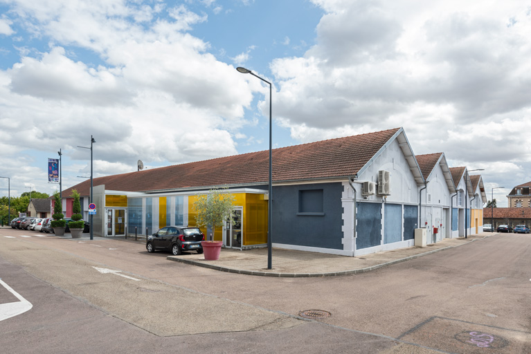 Joigny, place Cassini : nouveau cinéma Agnès Varda.