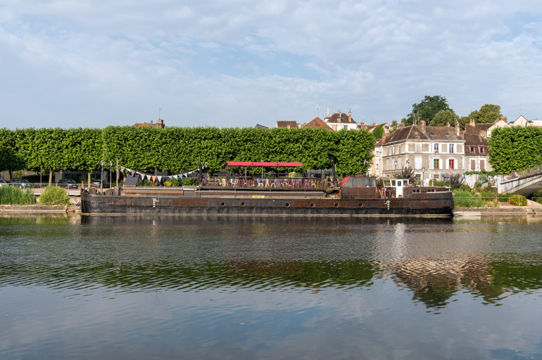 Vue d'ensemble du côté babord.