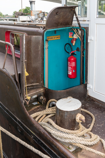 Accès au compartiment moteur, ouvert.