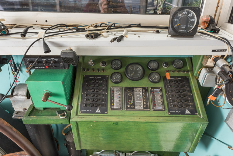 Timonerie : commandes et cadrans.