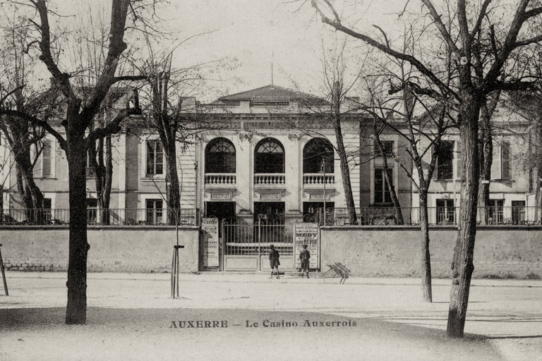 Auxerre - Le Casino Auxerrois. S.d. [1925-1926].