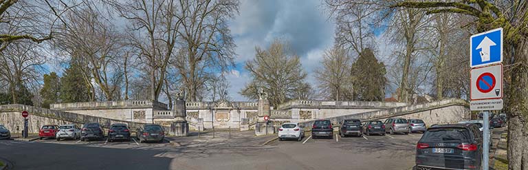 Ancien bastion Saint-Martin, devenu le square des lions.