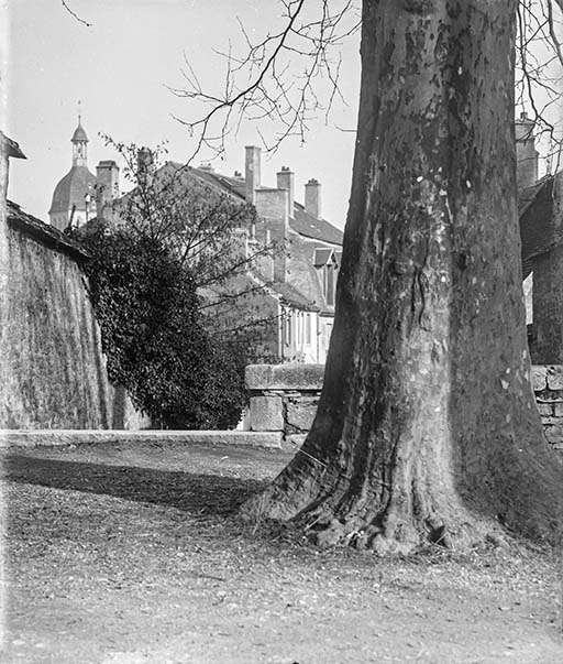 Rempart, passage vers la rue Charles Cloutier sur le rempart des Dames. S.d.