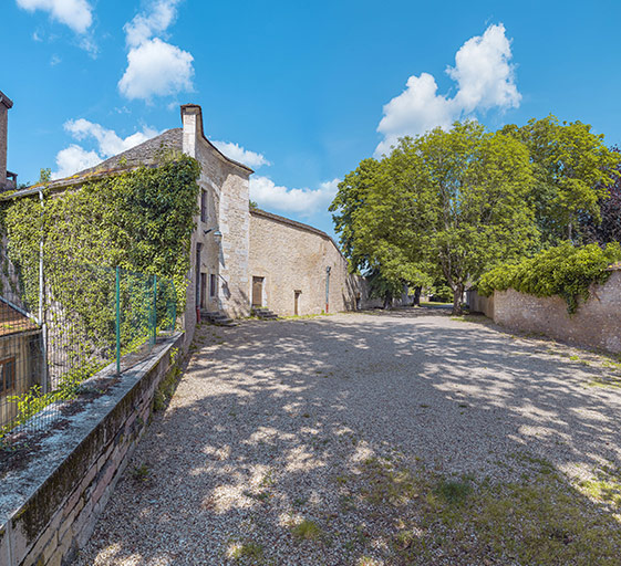 Promenade du rempart de l'Hôtel-Dieu.