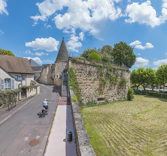 La Grosse Tour, vue depuis la tour des Bouchers.