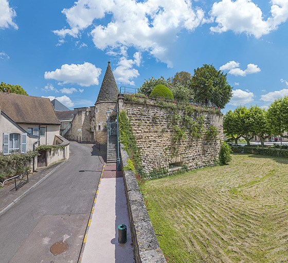 La tour, vue depuis celle des Bouchers.