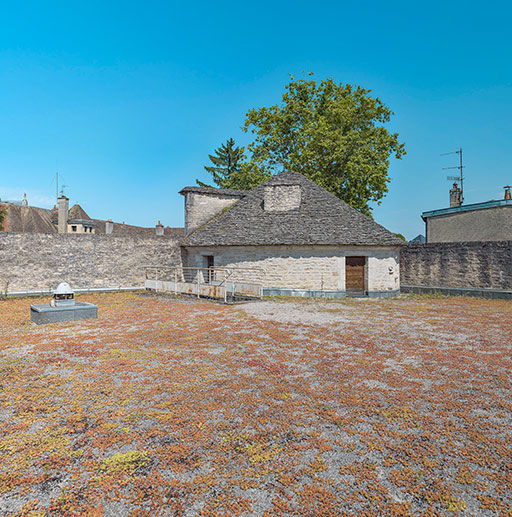 La tour des Cordeliers, englobée dans la tour de l'hôtel-Dieu.