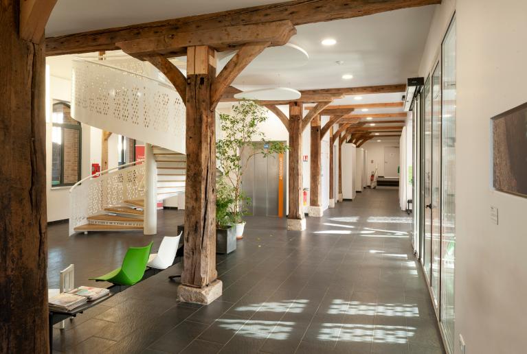 Bâtiment après reconversion : Pôle de santé libéral et ambulatoire (PSLA), vue d'ensemble du rez-de-chaussée.