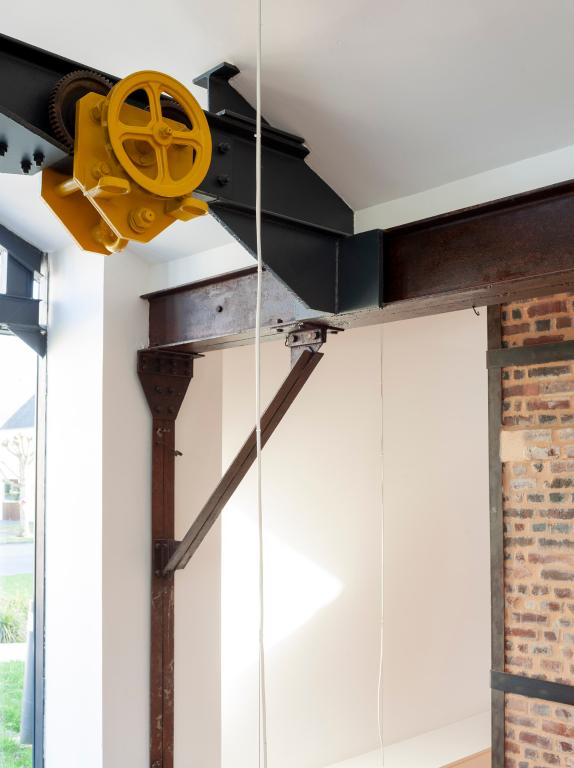Bâtiment après reconversion : Médiathèque, détail d'ancien mécanisme.
