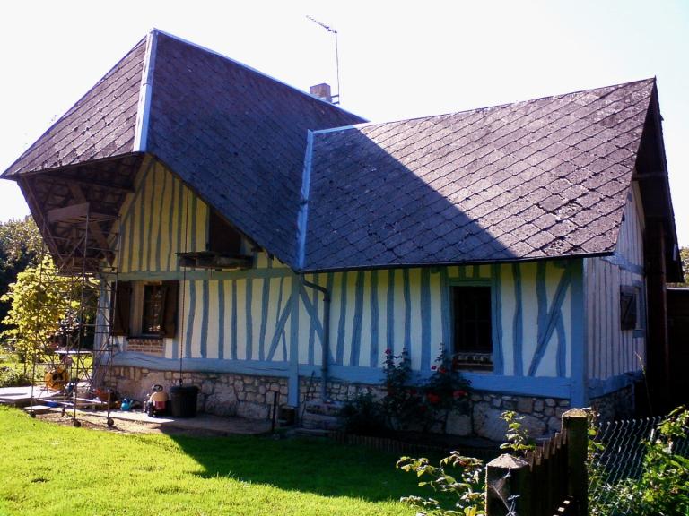 Ancienne grange transformée en maison d'habitation dans les années 1970, extension en L, 120 impasse de la Mare Becquet.