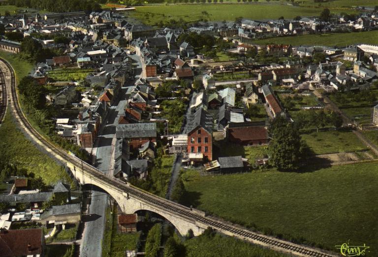 Vue aérienne.- Carte postale, CIM, vers 1960 (Collection particulière). ; Vue aérienne.- Carte postale, CIM, vers 1960 (Collection particulière).