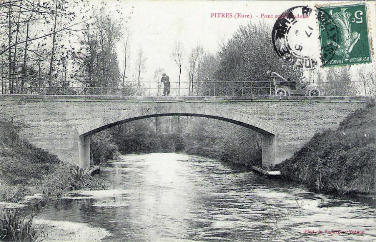 Pont sur l'Andelle.- Carte postale, photogr. A. Lavergne, Vernon, vers 1920 (Collection particulière).