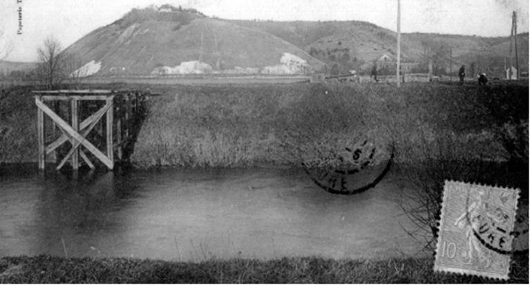 [Estacade sur l'Andelle].- Carte postale, vers 1920 (Collection particulière).