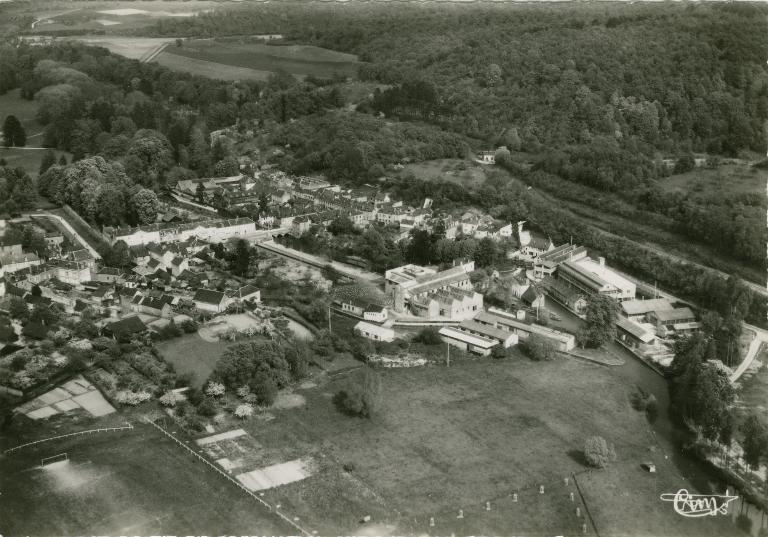 Vue aérienne d'une partie de la commune de Pont-Saint-Pierre avec à droite l'usine Tron et Berthet. -Carte postale, ed. Cim, vers 1950 (Collection particulière). ; Vue aérienne d'une partie de la commune de Pont-Saint-Pierre avec au centre l'usine Dosapro.- Carte postale, Cim, vers 1960 (Collection particulière).