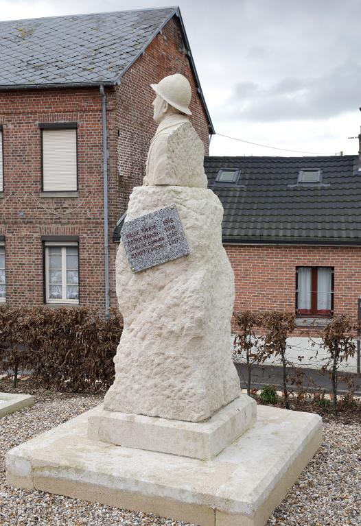 Vue d'ensemble du monument, profil droit, angle nord-est.