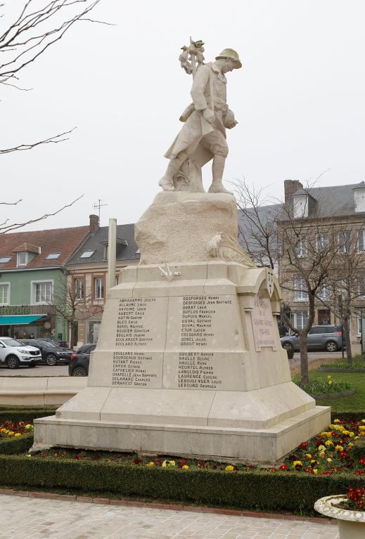 Vue d'ensemble du monument, face latérale gauche.