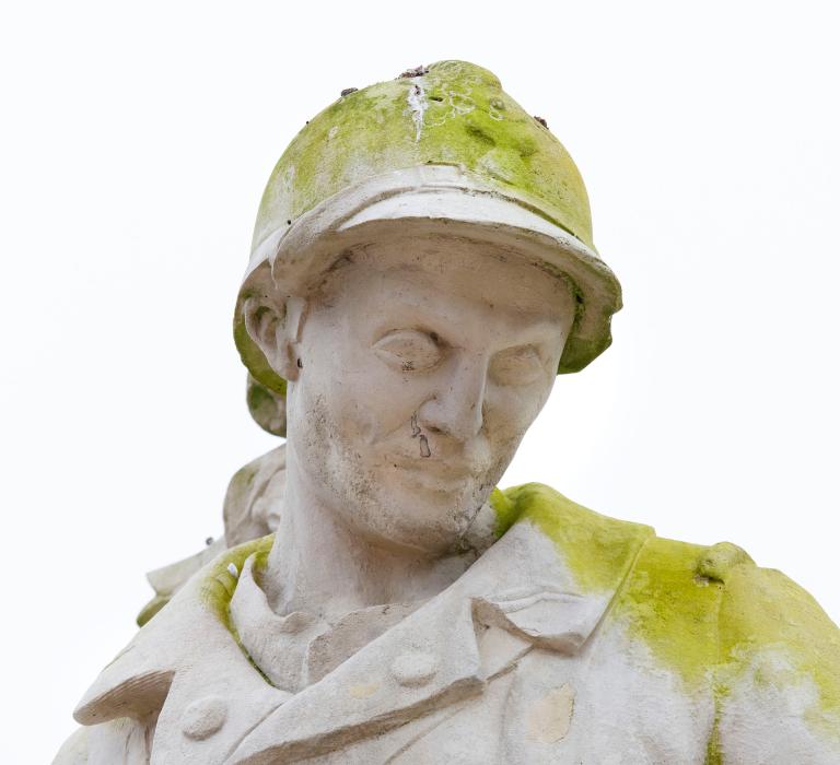 Buste du soldat, détail.