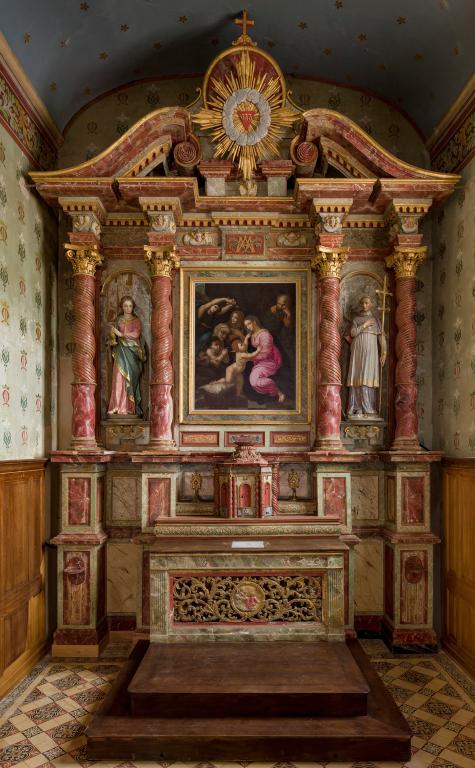 Vue d'ensemble du maître-autel.
