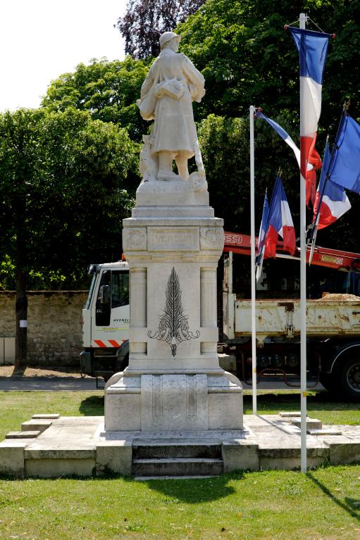Vue d'ensemble du monument, face postérieure.