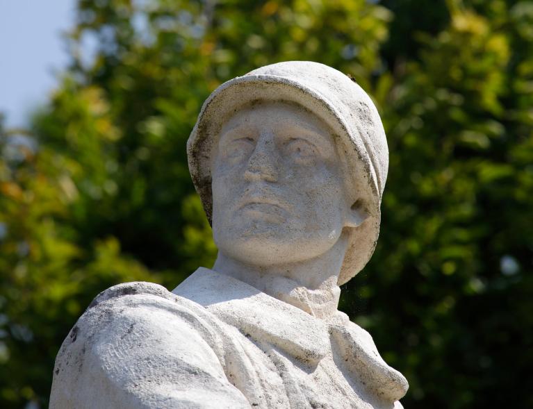 Buste du soldat, détail.