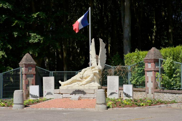 Vue d'ensemble du monument depuis le sud ouest.