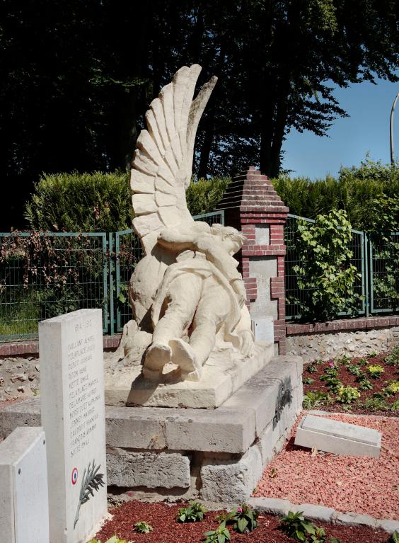Vue d'ensemble du monument, face latérale gauche.