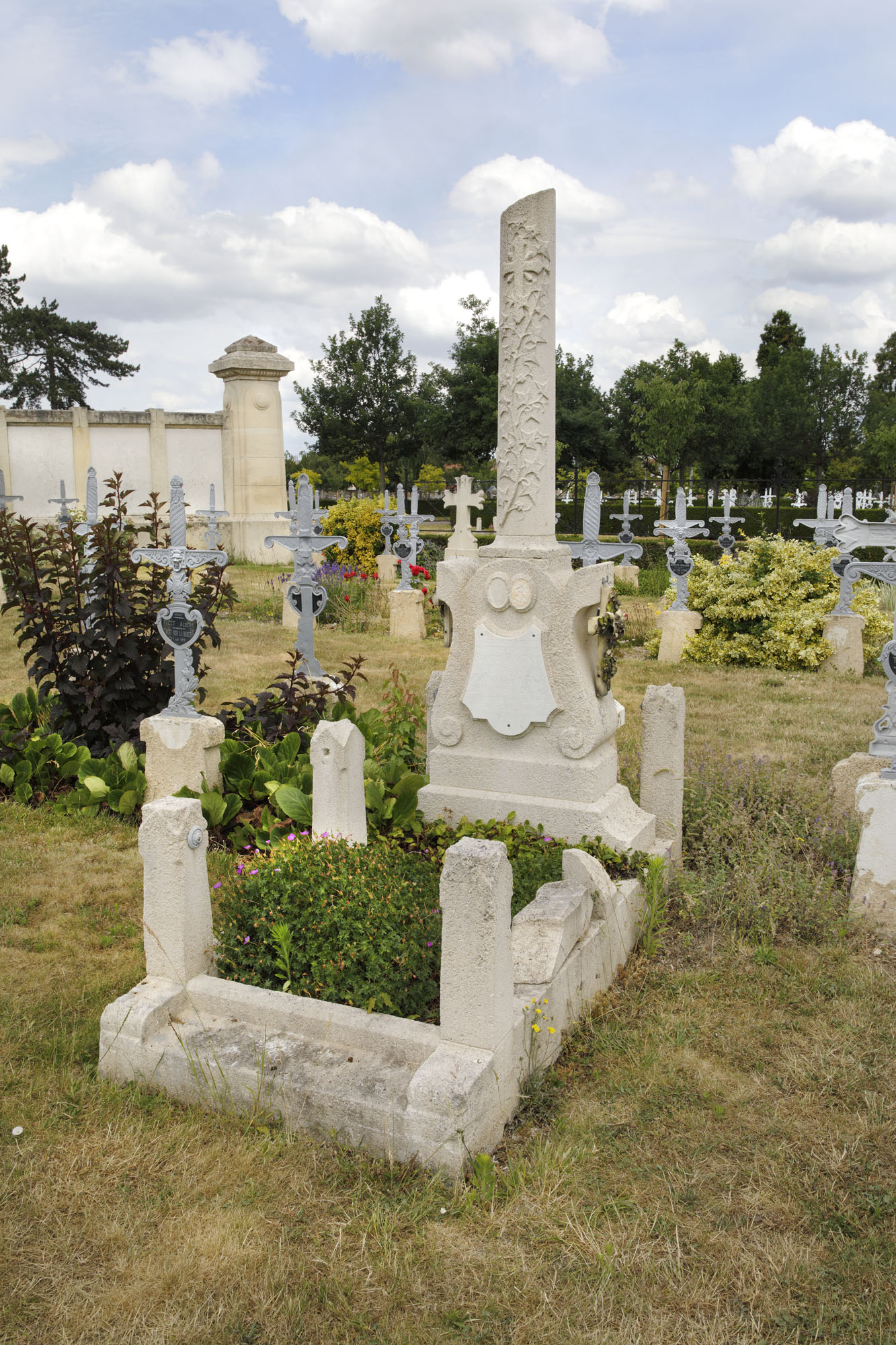 Cimetière Saint-Sever : cimetière civil et carrés militaires 