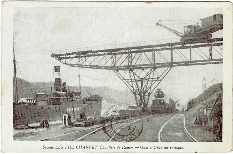 Société Les fils Charvet, chantiers de Rouen, quai et grue sur portique.- Photographie, extraite de Cent ans de vente de charbon Les fils Charvet, 1932.(Coll. part.).