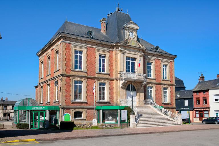 Façade principale, vue du sud-est.