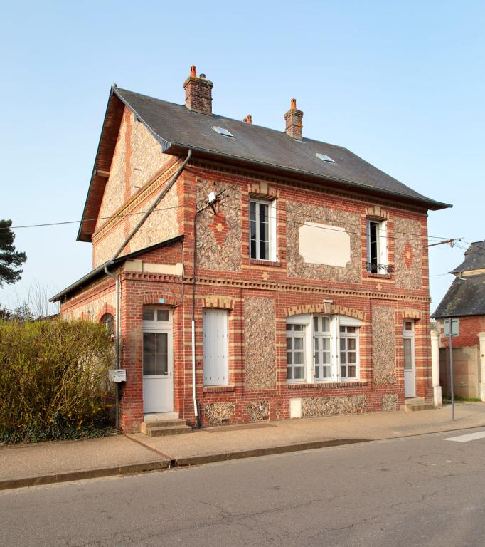 Façade principale, vue depuis le nord.