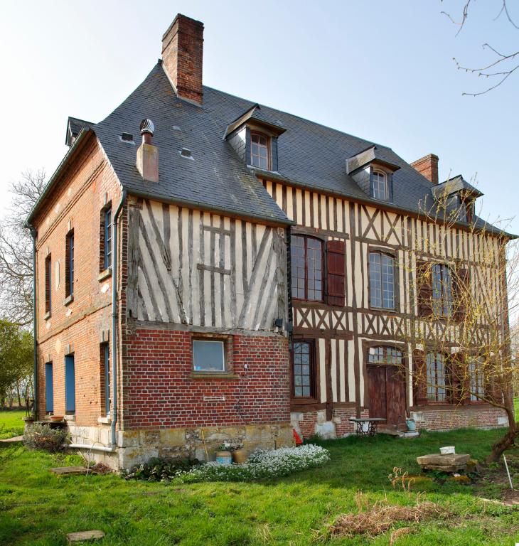 Logis, façade postérieure vue depuis le sud-est.