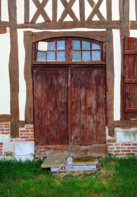 Logis, ancienne porte sud, actuellement placée au nord.